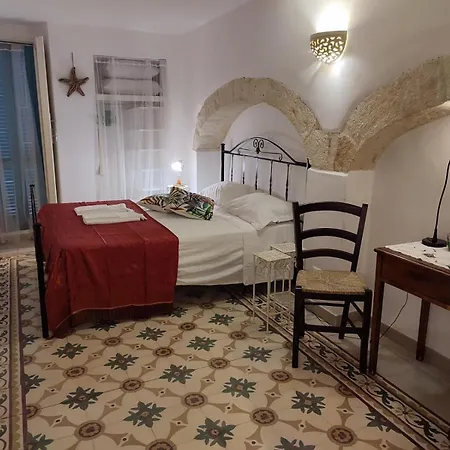 Palazzo Acquaviva 3*