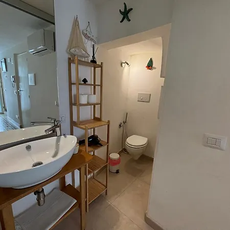 Palazzo Acquaviva 招待所 3*