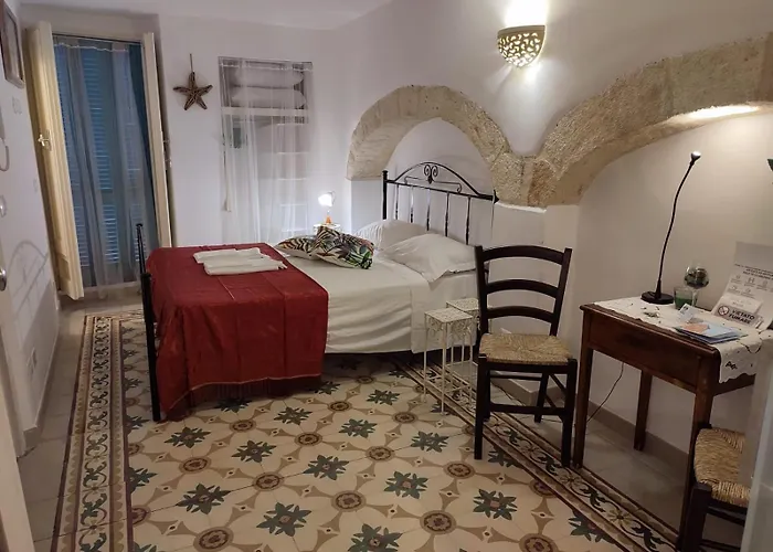 Palazzo Acquaviva 3*